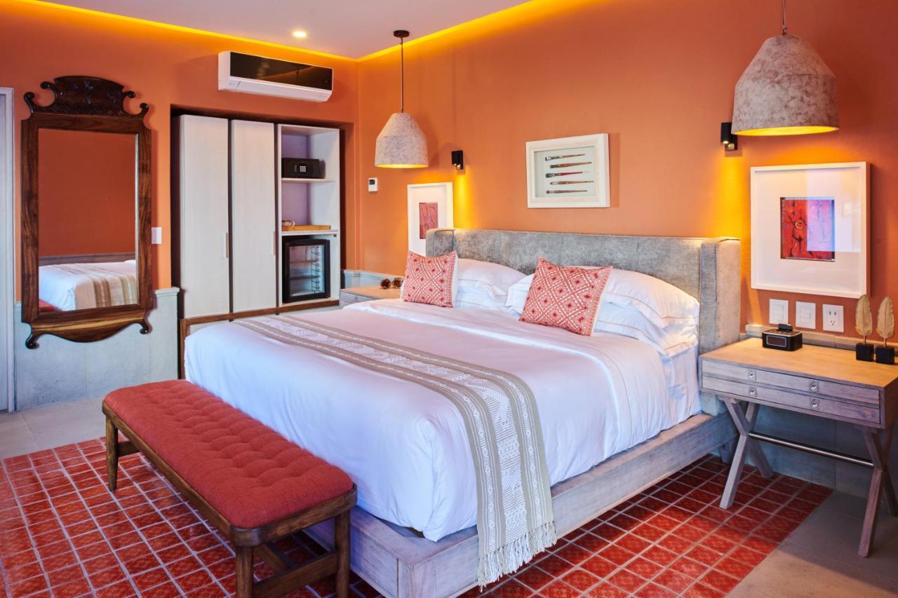 Hotel Luxury Patio Azul (Adults Only) Puerto Vallarta Bagian luar foto A bedroom at the hotel