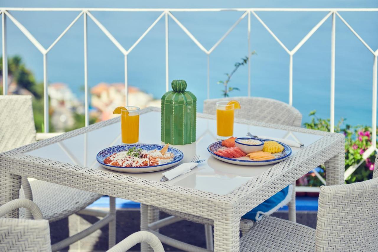 Hotel Luxury Patio Azul (Adults Only) Puerto Vallarta Bagian luar foto A typical breakfast