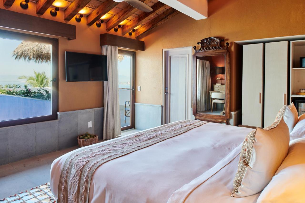 Hotel Luxury Patio Azul (Adults Only) Puerto Vallarta Bagian luar foto A bedroom at the hotel