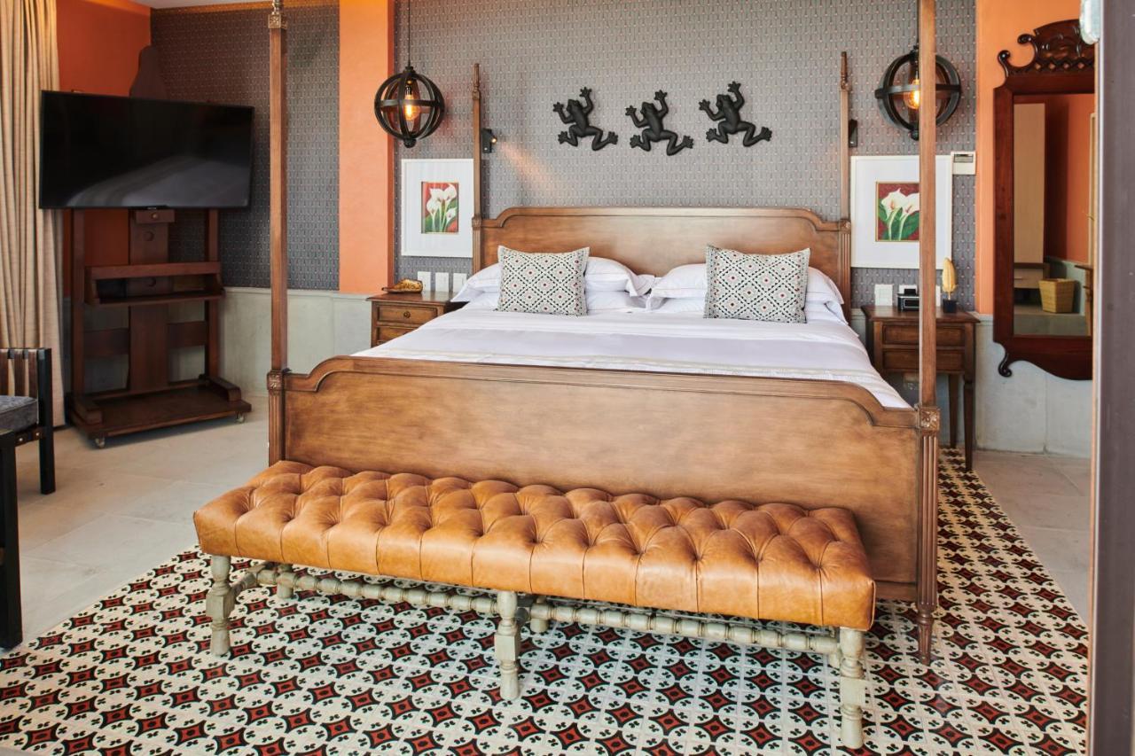 Hotel Luxury Patio Azul (Adults Only) Puerto Vallarta Bagian luar foto A bedroom at the hotel