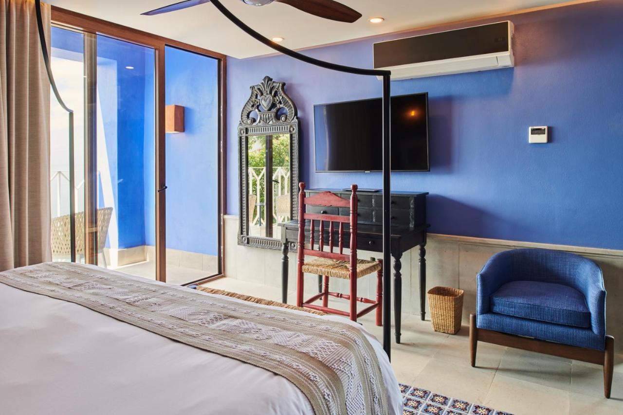 Hotel Luxury Patio Azul (Adults Only) Puerto Vallarta Bagian luar foto A room at the hotel
