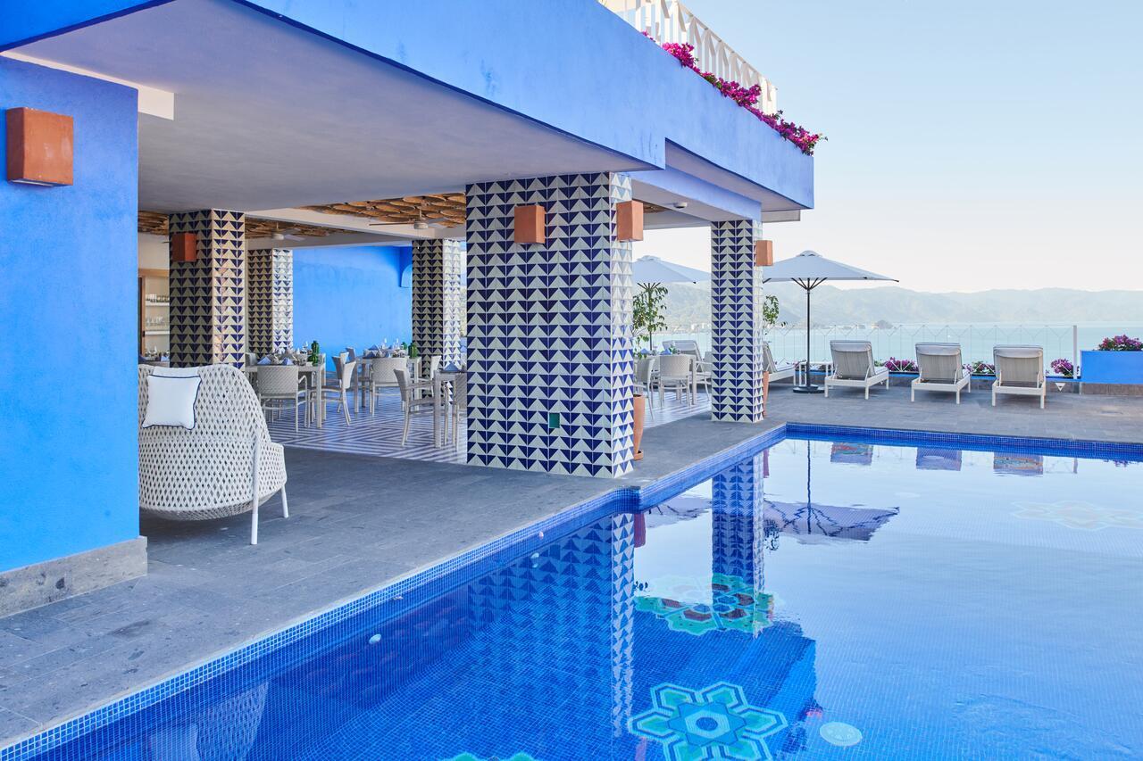 Hotel Luxury Patio Azul (Adults Only) Puerto Vallarta Bagian luar foto The pool at the hotel