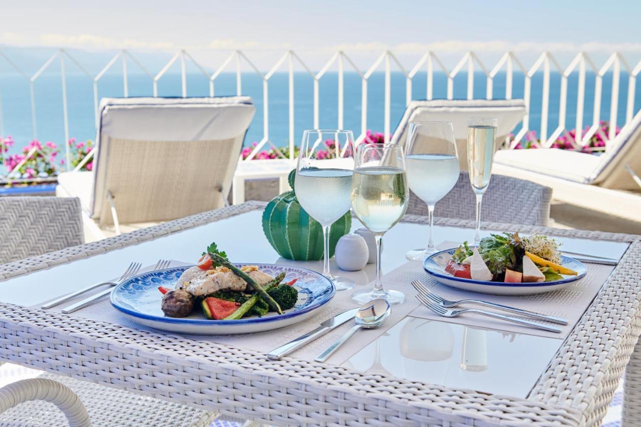 Hotel Luxury Patio Azul (Adults Only) Puerto Vallarta Bagian luar foto A typical Mediterranean lunch
